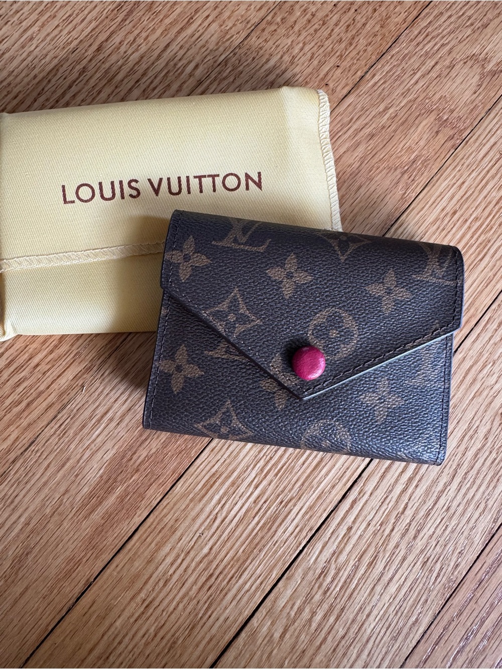 Designer style wallet - Picture 2 of 4